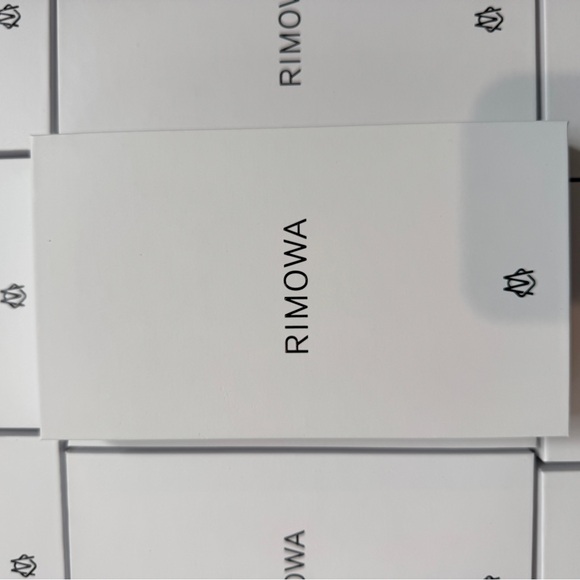 Rimowa iPhone case Aluminum iPhone 17 pro Max - Picture 7 of 8